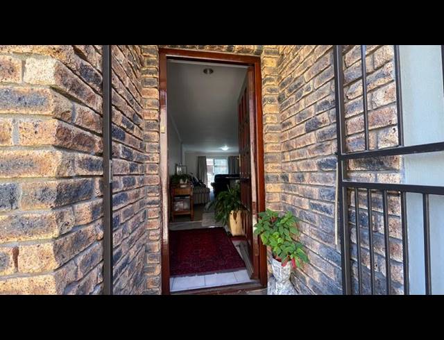 3 BEDROOM TOWNHOUSE FOR SALE IN TYGER VALLEY